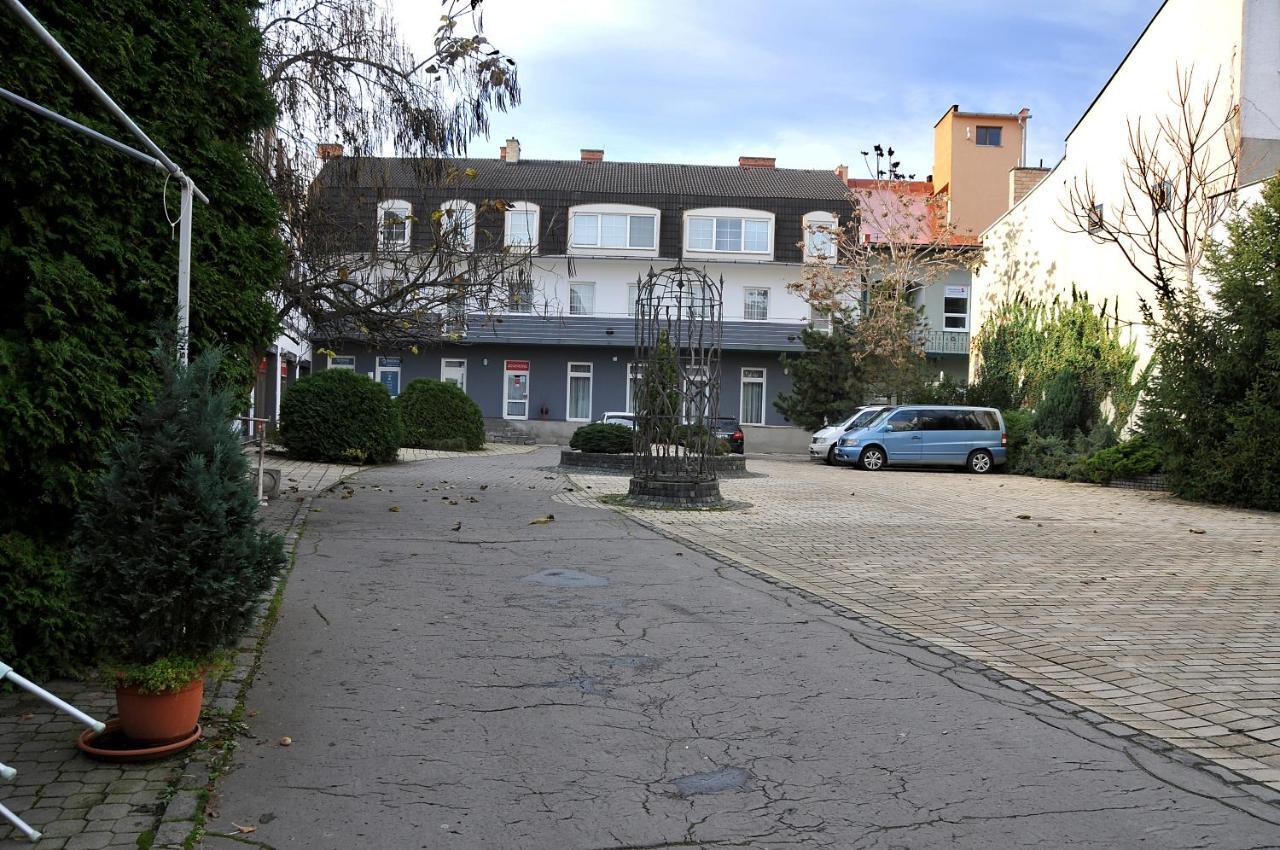Apartmany Mojzitov Dvor Łuczeniec Zewnętrze zdjęcie